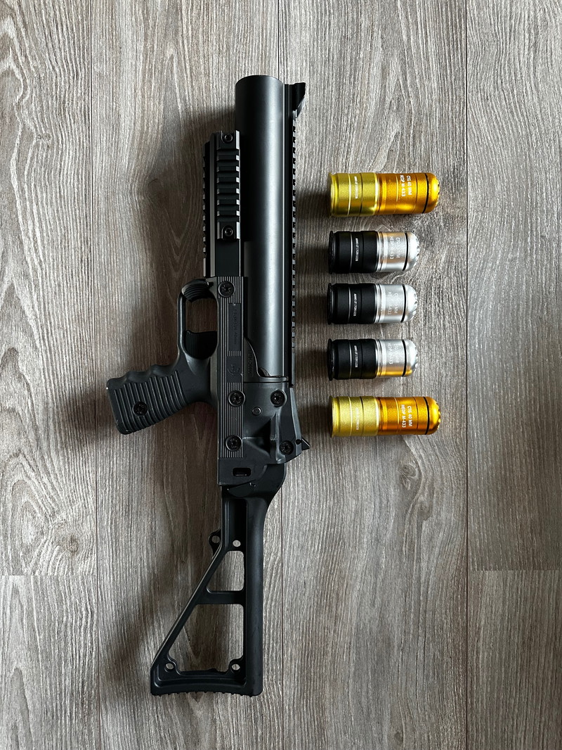 Bild 1 für B&T GL-06 grenade launcher met 5 granaten.