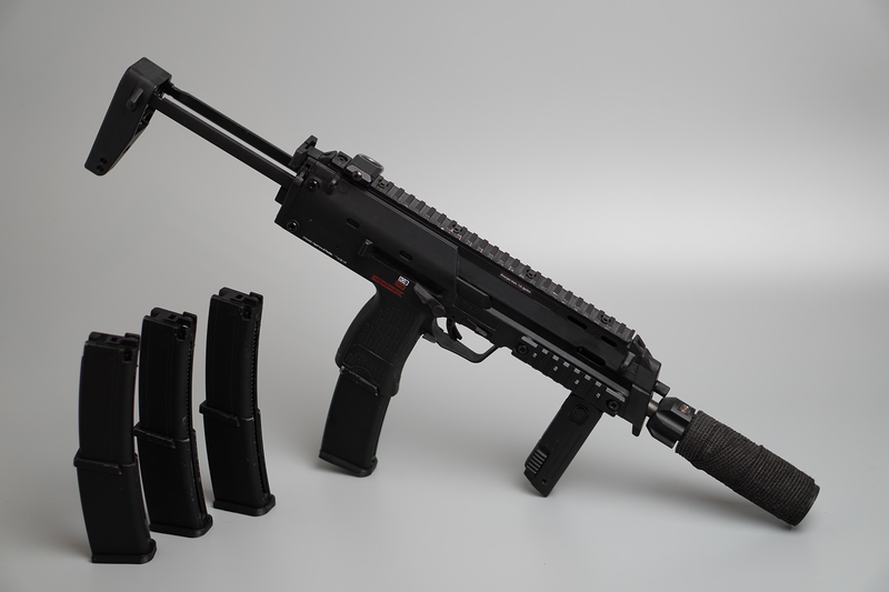 Image 1 pour Umarex MP7 GBB + 4 magazines + tracer unit