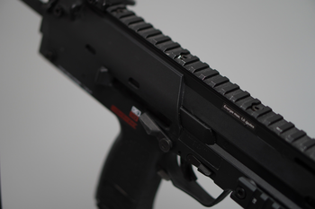 Image 2 pour Umarex MP7 GBB + 4 magazines + tracer unit