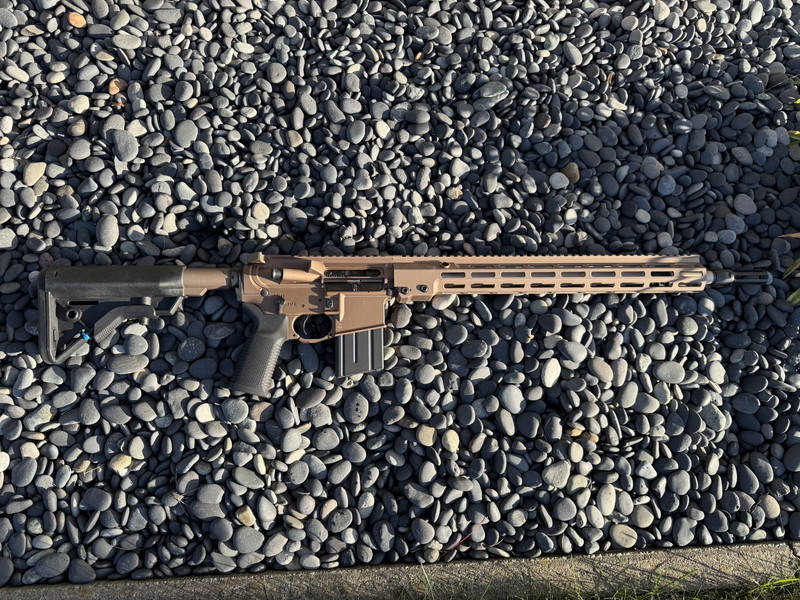 Afbeelding 1 van Angry Gun TM MWS DEVGRU GFR RECCE GBBR Hard Kick version met 2 magazijnen