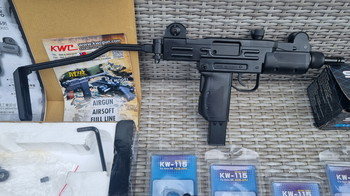 Imagen 3 de Kwc gbb uzi met zware kick