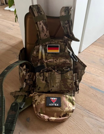 Image 2 for Airsoft Weste mit Gürtel, Patches & Lights (ungetragen)