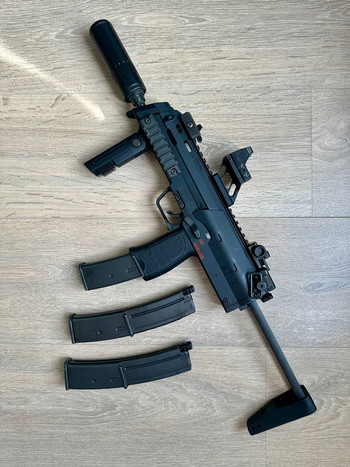 Afbeelding 2 van Tokyo Marui MP7 met markeringen in topstaat