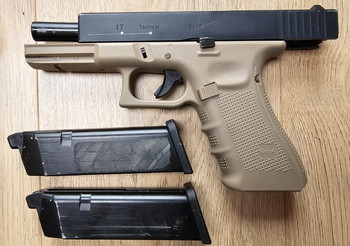 Imagen 2 de Grouping GLOCK 17 (WE) + GLOCK 18C (UMAREX) + more items