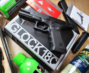 Imagen 4 de Grouping GLOCK 17 (WE) + GLOCK 18C (UMAREX) + more items