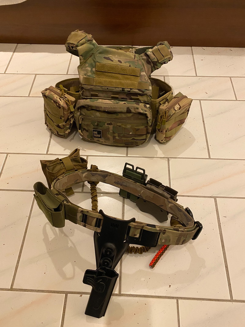 Image 1 pour OneTigris Plate carrier+ backpack+all the pouches+fullset belt