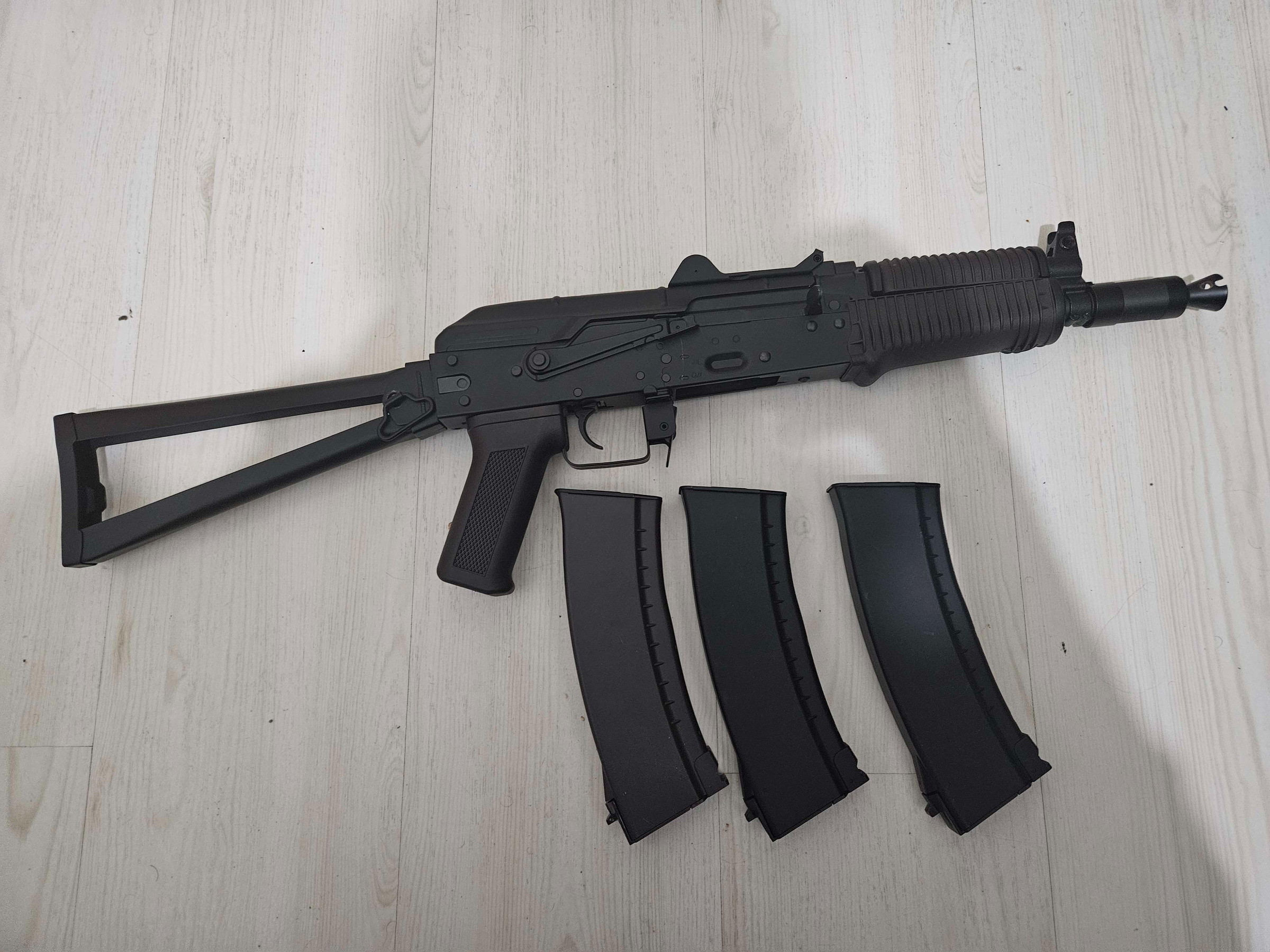 Cyma AKS-74U Full metal met 3 magazijnen - Airsoft Bazaar