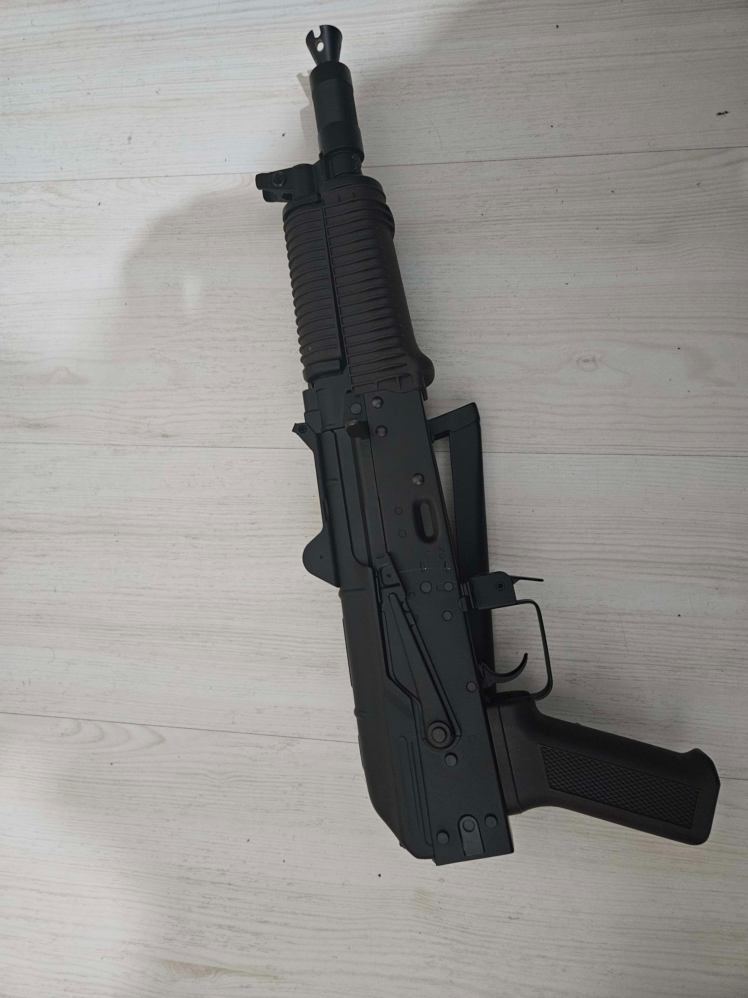 Cyma AKS-74U Full metal met 3 magazijnen - Airsoft Bazaar