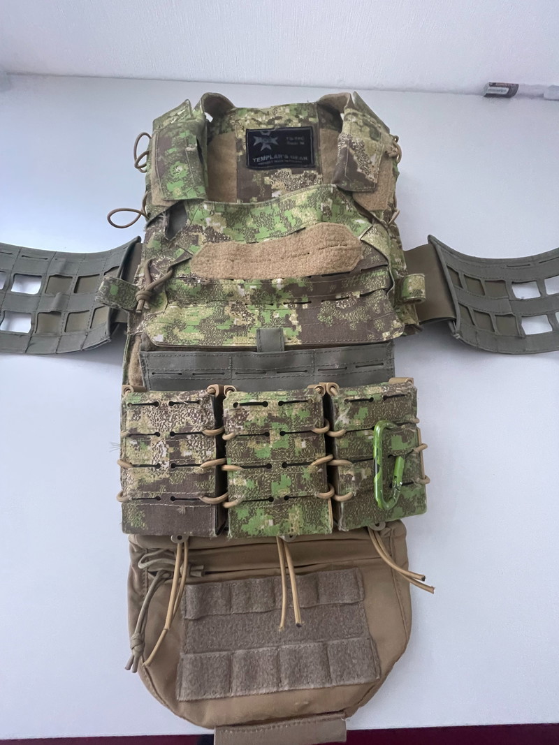 Imagen 1 de Complete TEMPLARS GEAR Plate Carrier Pencott Greenzone