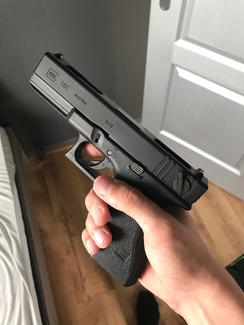 Bild 1 für Tokyo Marui Glock 18c (G18c) GBB pistol