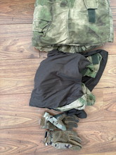 Bild für Broek, T-shirt en handschoenen allemaal maat L