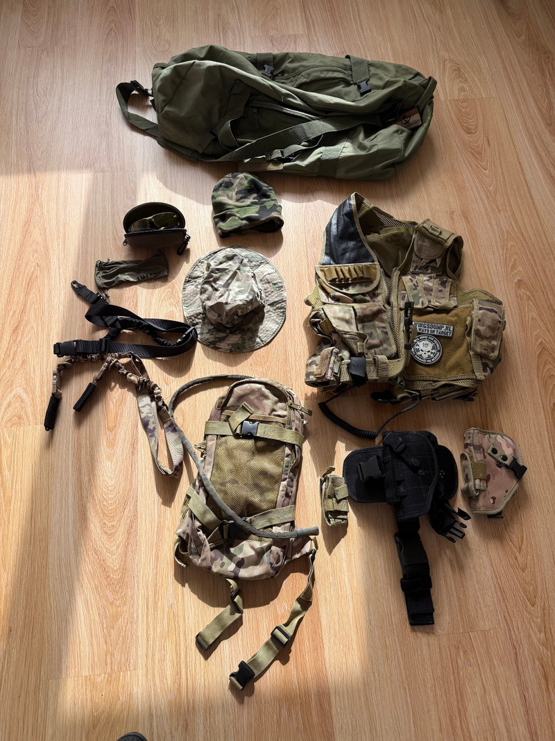 Imagen 1 de Hierbij verkoop ik mijn airsoft spullen i.v.m. het stoppen van de hobby.  Dit is alles wat je nodig hebt om te beginnen met airsoft.