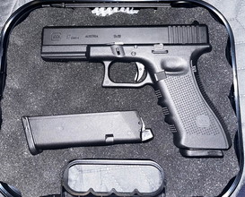 Image for Umarex VFC Glock 17 Gen 4 GBB plus Extras