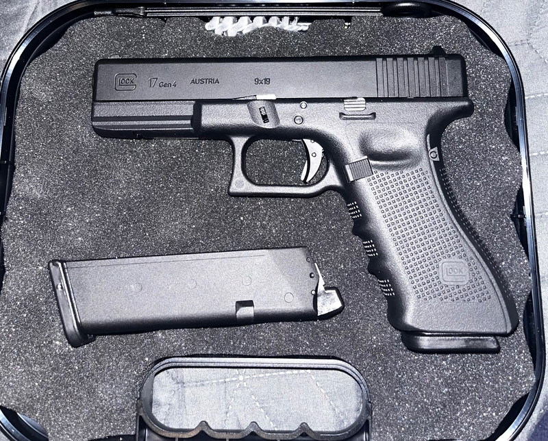 Image 1 pour Umarex VFC Glock 17 Gen 4 GBB plus Extras