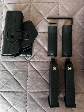 Image 2 pour Umarex VFC Glock 17 Gen 4 GBB plus Extras