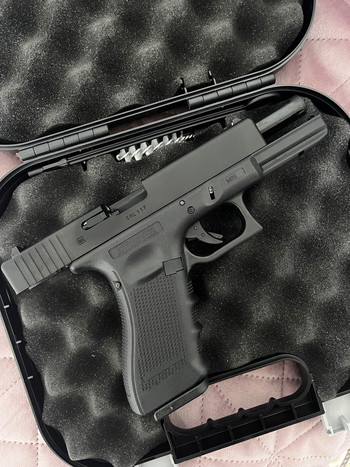 Image 3 pour Umarex VFC Glock 17 Gen 4 GBB plus Extras