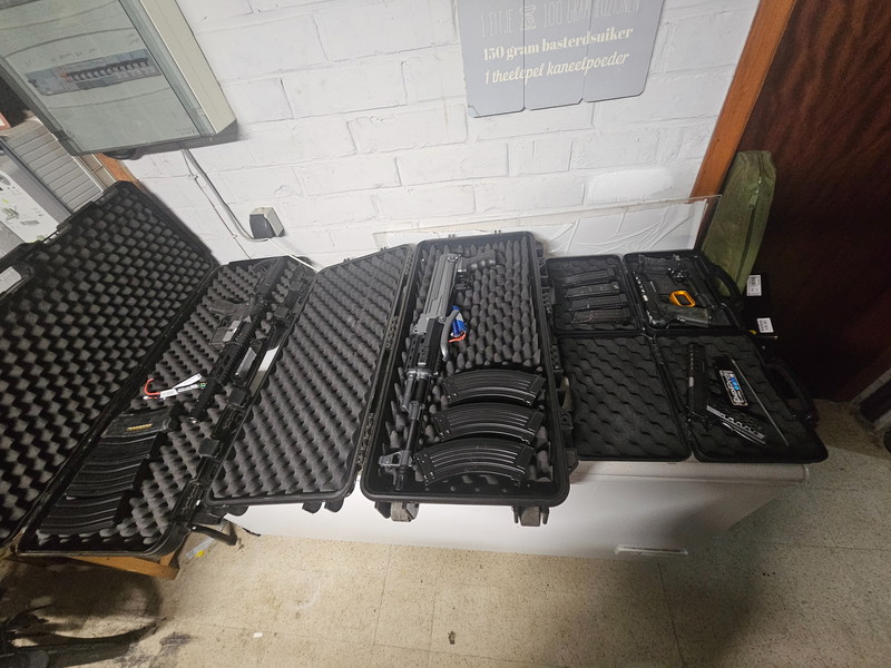 Image 1 for Bulksale. alles tesamen of appart tekoop.