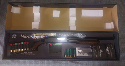 Afbeelding van FR - EN Tokyo Marui M870 Gas shotgun + 11 shells and extra gas tank