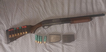 Afbeelding 2 van FR - EN Tokyo Marui M870 Gas shotgun + 11 shells and extra gas tank