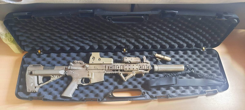Image 1 for M4 met tracer en 5 mags + 2 baterijen en 2 Slings