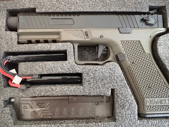 Image 2 for Novritsch SSE18 Electric pistol full set