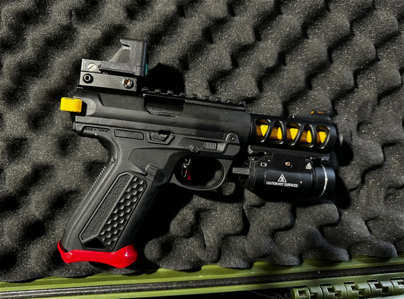 Afbeelding 1 van Custom AAP met tracer, flashlight, scope