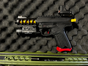 Afbeelding 2 van Custom AAP met tracer, flashlight, scope