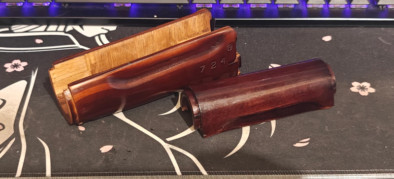 Afbeelding 1 van AKS74U houten handguard set