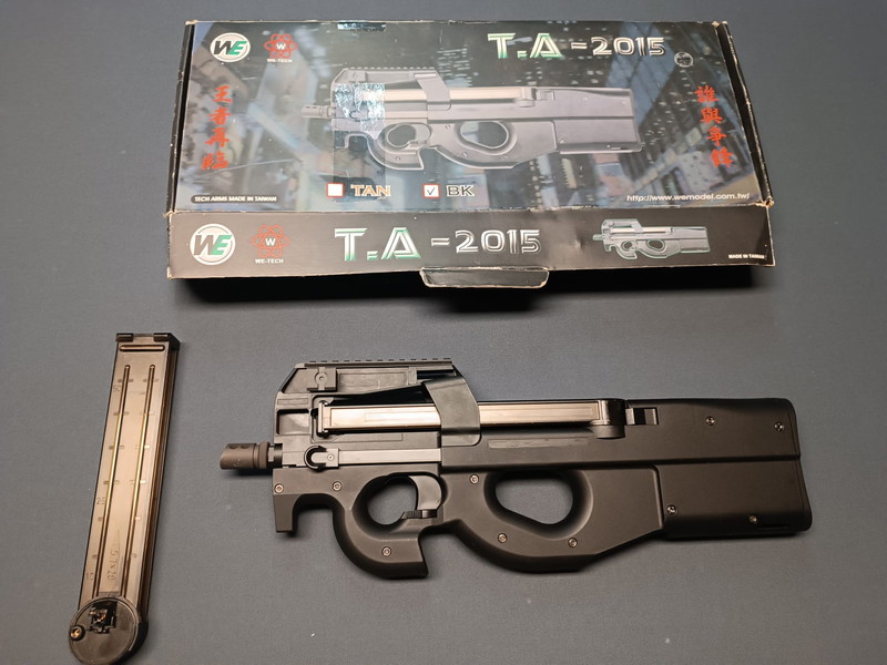Image 1 pour Wei-ETech FN Herstal P90 Polymer Gas-Blow-Back 6mm BB schwarz mit zweitem Magazin