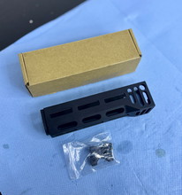 Afbeelding van 5KU M-lok AK lower handguard