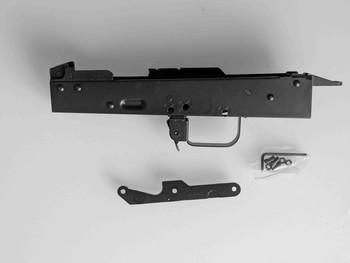 Afbeelding 2 van GHK AKM V3 Lower receiver + Trigger guard + Selector