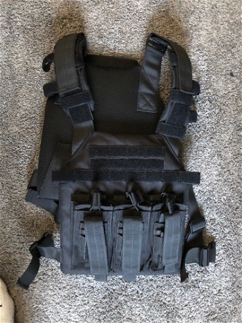 Afbeelding 2 van Plate carrier met triple pistol/m4 pouches en hpa tank pouch