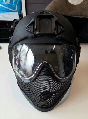 Afbeelding 1 van Warq helm met  integraal comsysteem