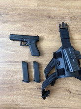 Afbeelding van Glock 17 GEN 5 GBB + 2 magazijnen en beenholster