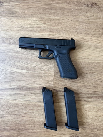 Image 2 for Glock 17 GEN 5 GBB + 2 magazijnen en beenholster