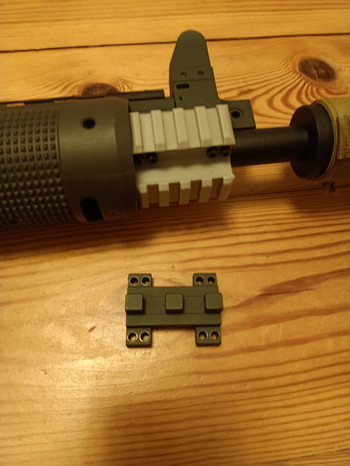 Image 2 pour A&K LR300 AEG + dummy suppressor.