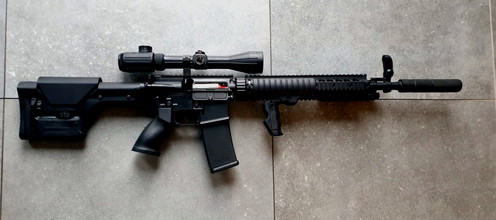Image pour AR15 geupgrade + swiss arms rubber  scope( mag weg tegen elk aannemelijk bod )