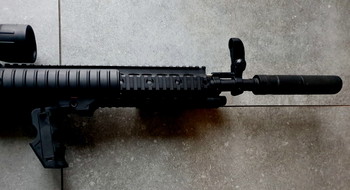 Afbeelding 8 van AR15 geupgrade + swiss arms rubber  scope( mag weg tegen elk aannemelijk bod )