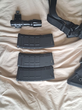 Image 3 pour Novritsh Ssr4 mk1, 3x mid cap magazijnen, sling, angled hand stop en flashlight.