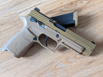 Imagen 3 de VFC SIG M17 GBB Pistol with Tritium Sights/Red Dot/Upgrades