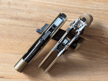 Image 4 pour VFC SIG M17 GBB Pistol with Tritium Sights/Red Dot/Upgrades