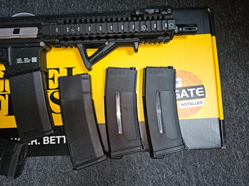 Afbeelding 3 van Specna arms SA-E19 EDGE 2.0 MK18 met 7 magazijnen, waaronder 2 EPM1's