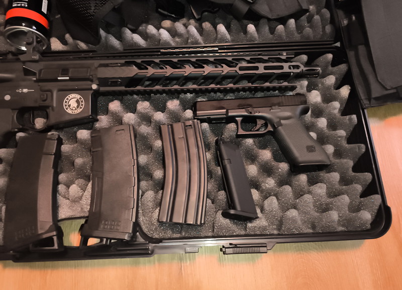 Image 1 for Airsoft Ausrüstung mit Waffen