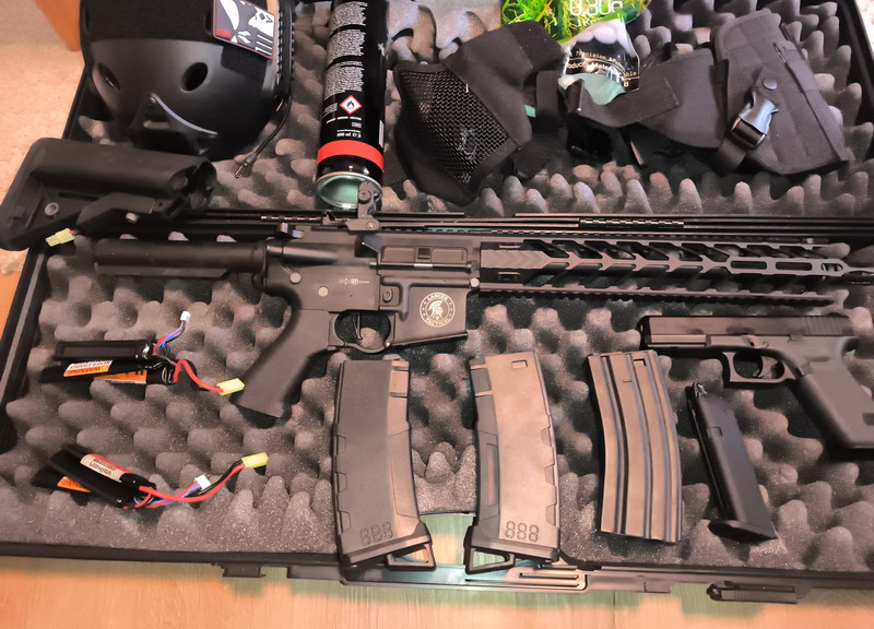 Image 1 for Airsoft Ausrüstung mit Waffen