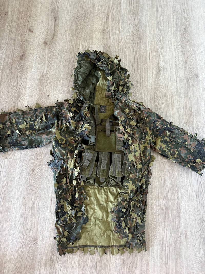 Afbeelding 1 van NIEUW: Invader Gear Ghillie (Flecktarn) + T&T Chest Rig (OD Green)