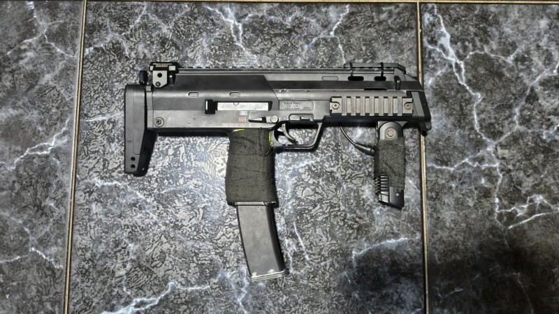 Afbeelding 1 van WTS - Tokyo Marui MP7A1 + 4 Mags (Total)