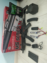 Afbeelding van AEG JING GONG MP5 met accesories en doos