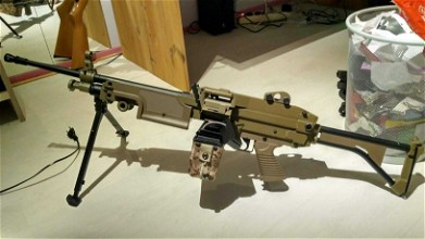 Image pour Te koop: A&K M249 MK1 tan met 2 box mags