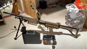Afbeelding 2 van Te koop: A&K M249 MK1 tan met 2 box mags