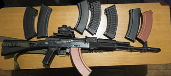 Bild 2 für E&L AK74MN Essential AEG Upgraded + Set of 8 AK Magazines + Red Dot Sight + Optic Rail
